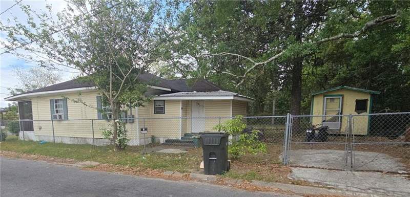 3 bedroom Single Family Residence at 1227 Martin Luther King Drive, No Recorded Subdivision, Waycross — photo 3