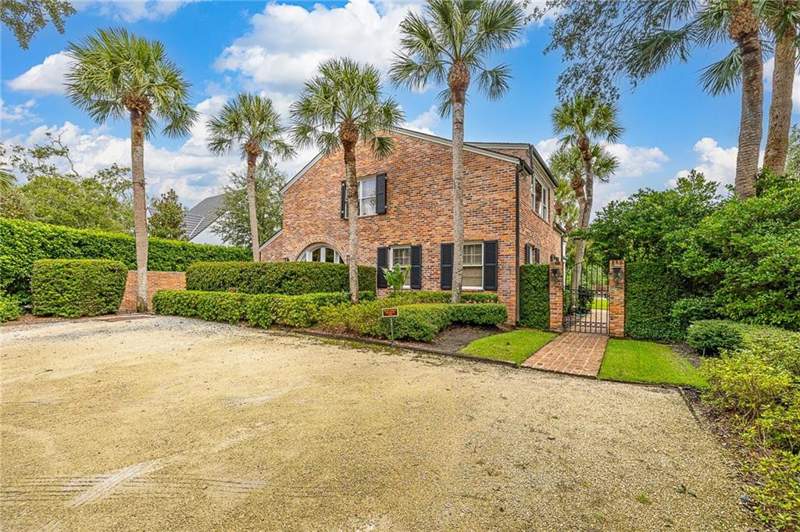 5 bedroom Single Family Residence at 114 E Tenth Street, Sea Island Cottages, Sea Island — photo 2