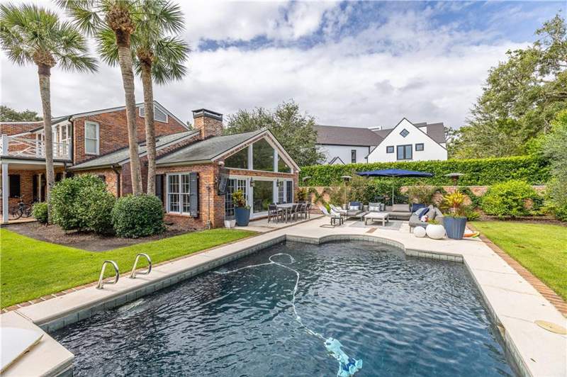 5 bedroom Single Family Residence at 114 E Tenth Street, Sea Island Cottages, Sea Island — photo 4