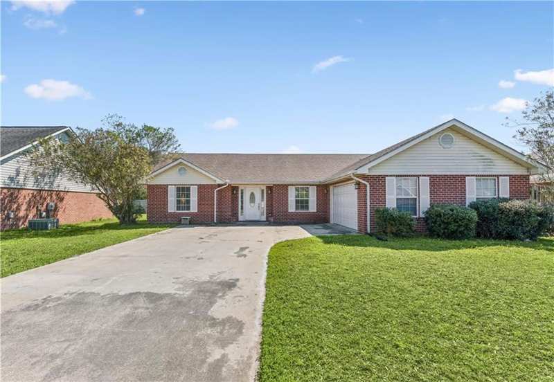 4 bedroom Single Family Residence at 167 Silver Fox Drive, Belle Arbor, St. Marys — photo 1