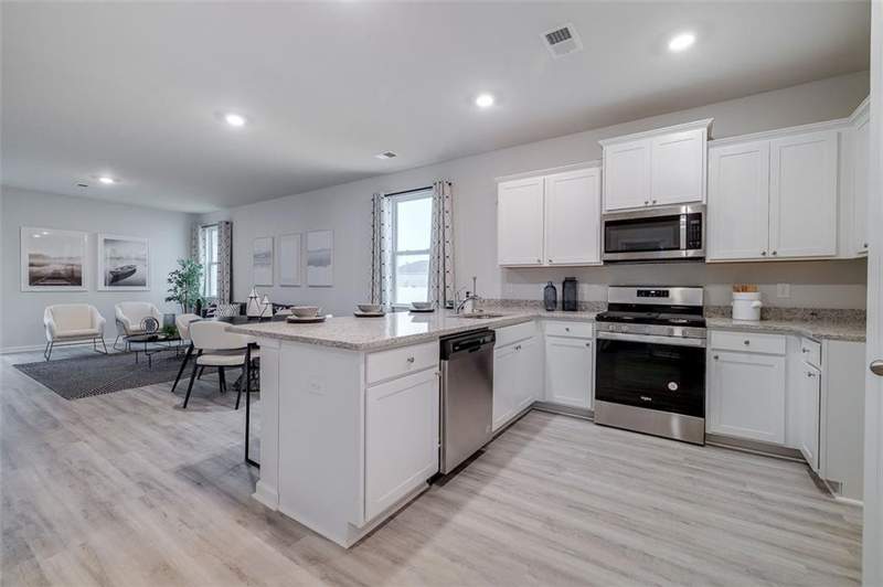 4 bedroom Single Family Residence at 1055 Lakes Boulevard, The Lakes at North Glynn, Brunswick — photo 3
