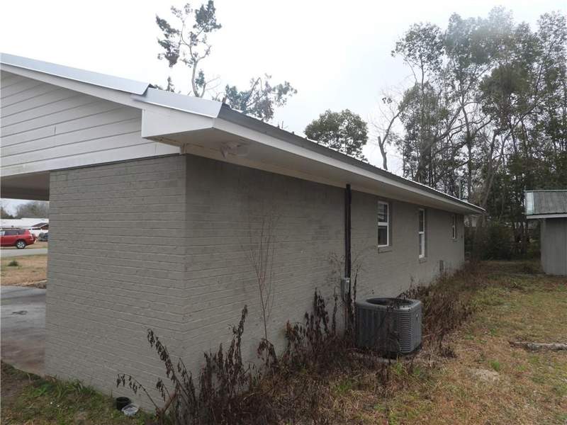 3 bedroom Single Family Residence at 121 Beaver Drive, No Recorded Subdivision, Blackshear — photo 3