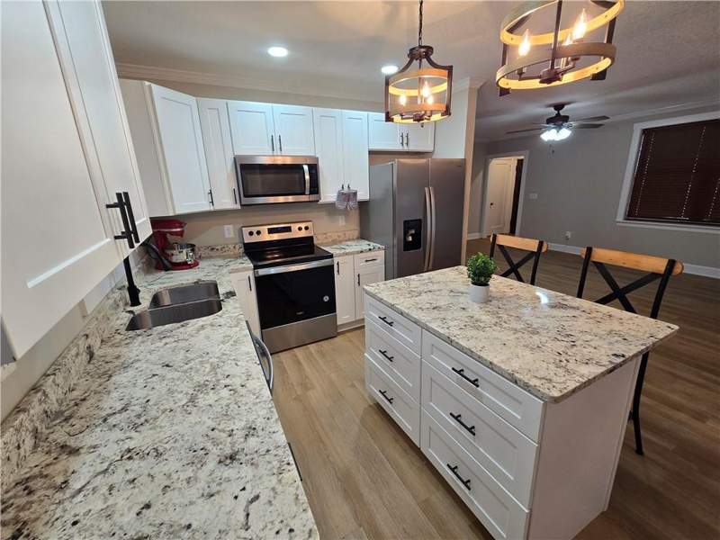 3 bedroom Single Family Residence at 808 Euclid Avenue, No Recorded Subdivision, Waycross — photo 3