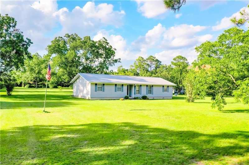 4 bedroom Single Family Residence at 2142 Ben Couch Road, No Recorded Subdivision, Blackshear — photo 1