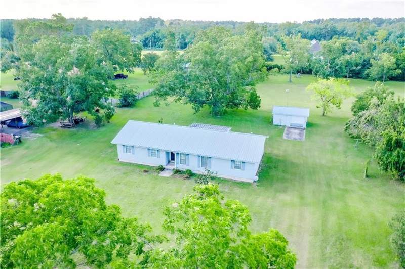 4 bedroom Single Family Residence at 2142 Ben Couch Road, No Recorded Subdivision, Blackshear — photo 2