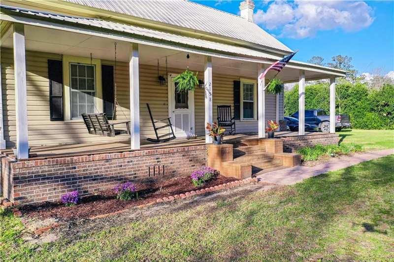 3 bedroom Single Family Residence at 2158 Cherokee Street, No Recorded Subdivision, Waycross — photo 1