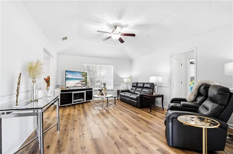 3 bedroom Single Family Residence at 324 Crossbridge Drive, Timber Ridge (Bwk), Brunswick — photo 5