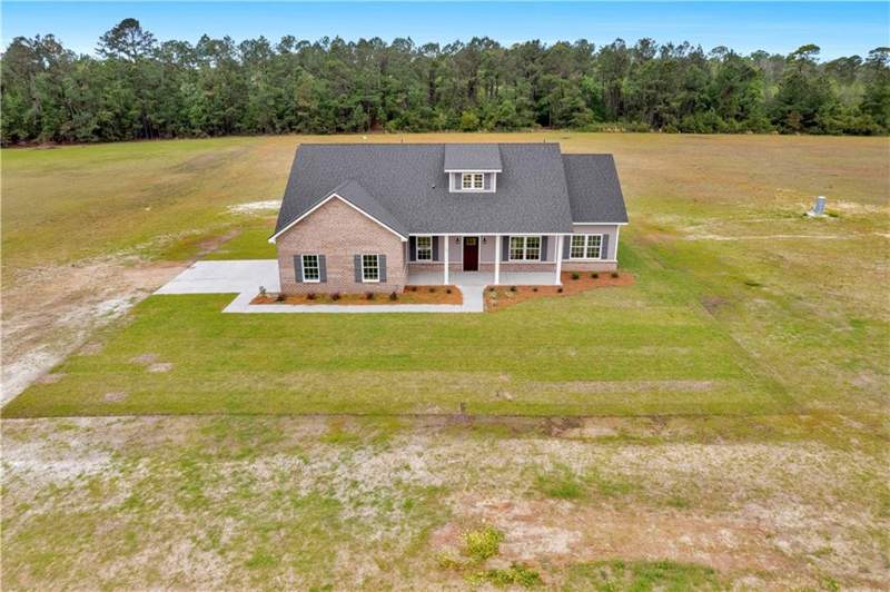 4 bedroom Single Family Residence at 769 NE S T Morris Road, No Recorded Subdivision, Ludowici — photo 3