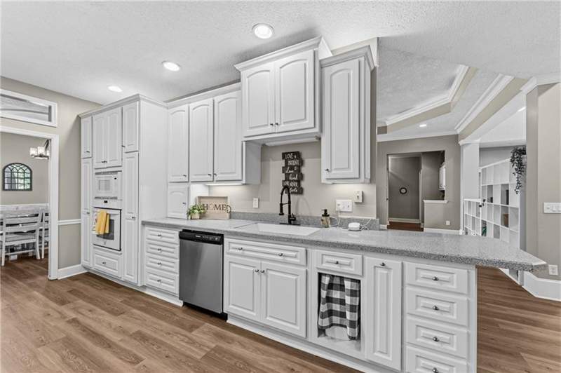 4 bedroom Single Family Residence at 811 W Riverview Drive, Riverview, St. Marys — photo 4
