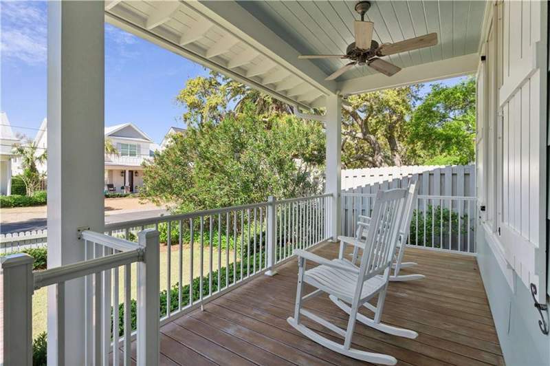 5 bedroom Single Family Residence at 4316 5th Street, East Beach, St. Simons Island — photo 2
