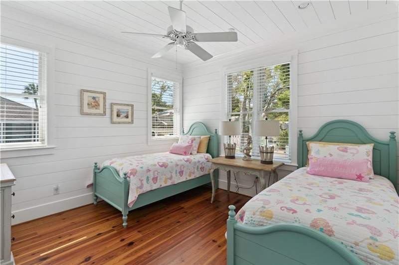 5 bedroom Single Family Residence at 4316 5th Street, East Beach, St. Simons Island — photo 4