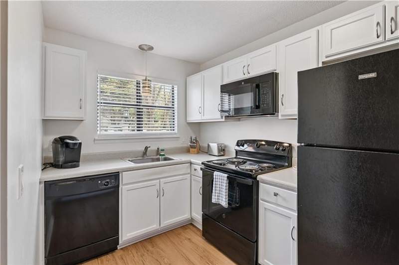 2 bedroom Condominium at 1498 Demere Road, Island Marshwoods Condos, St. Simons Island — photo 3