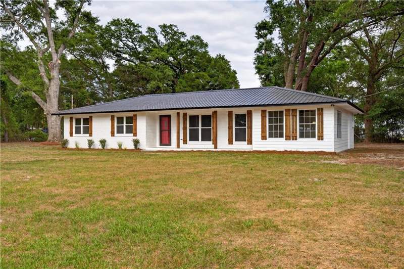 4 bedroom Single Family Residence at 569 Revis Blocker Road, No Recorded Subdivision, Ludowici — photo 2