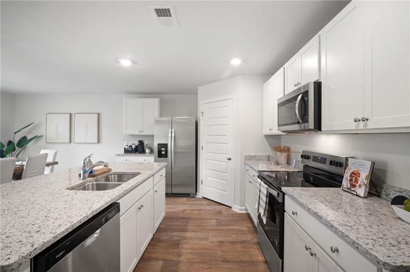 4 bedroom Single Family Residence at 1085 Lakes Boulevard, The Lakes at North Glynn, Brunswick — photo 3