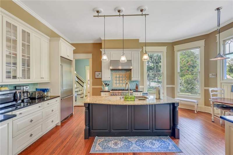 4 bedroom Single Family Residence at 827 Union Street, Old Town, Brunswick — photo 3