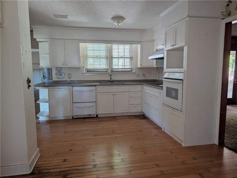 5 bedroom Single Family Residence at 405 Woodland Street, No Recorded Subdivision, Brunswick — photo 5