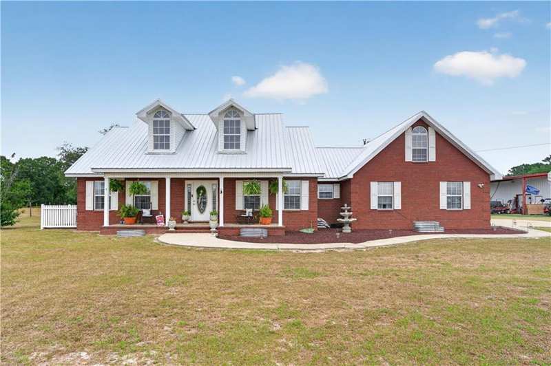 4 bedroom Single Family Residence at 142 Lloyd Drive, No Recorded Subdivision, Jesup — photo 1