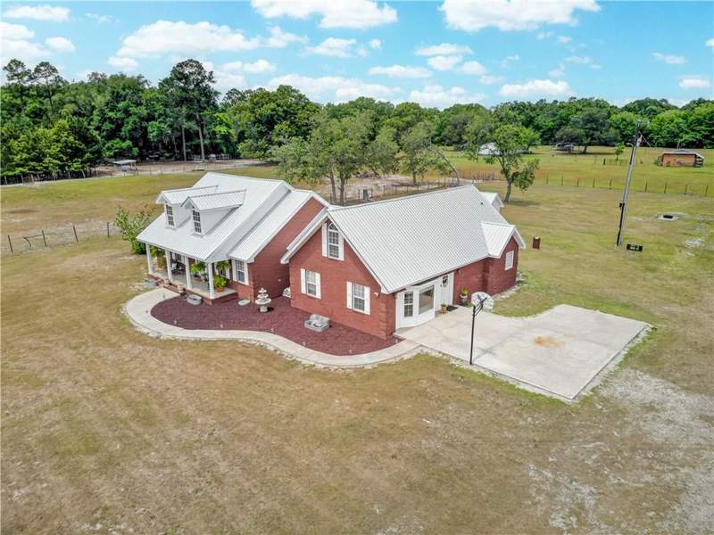 4 bedroom Single Family Residence at 142 Lloyd Drive, No Recorded Subdivision, Jesup — photo 2