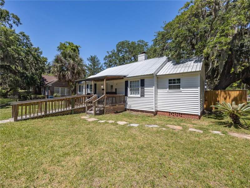 6 bedroom Single Family Residence at 1204 Palmetto Avenue, Windsor Park, Brunswick — photo 2
