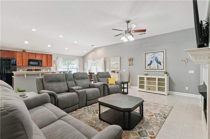3 bedroom Single Family Residence at 269 Long Way, Majestic Oaks, Brunswick — photo 4