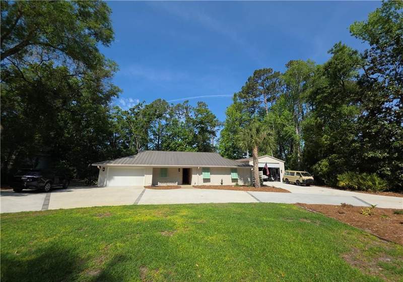 4 bedroom Single Family Residence at 127 Dodge Road, Dunbar Acres, St. Simons Island — photo 2