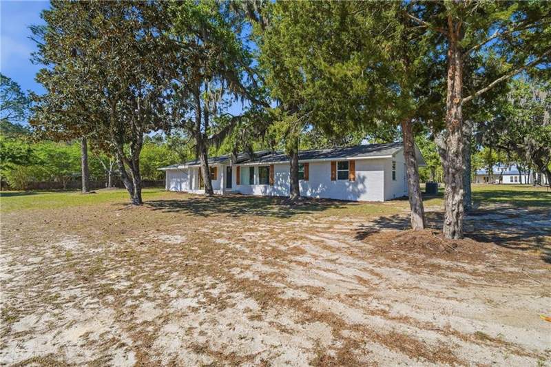 4 bedroom Single Family Residence at 2448 Ware Street, No Recorded Subdivision, Blackshear — photo 2