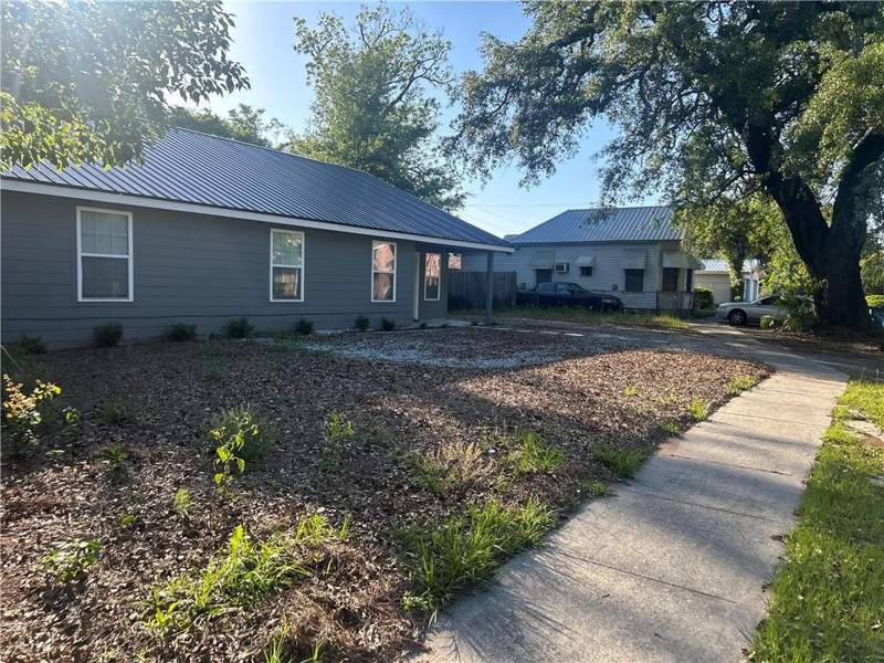 4 bedroom Single Family Residence at 1919 Stonewall Street, Town Commons, Brunswick — photo 4