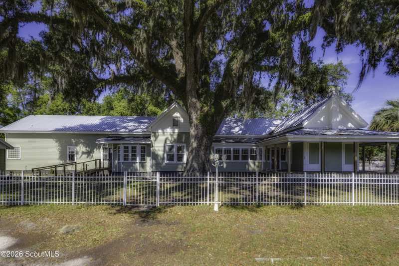 5 bedroom Single Family Residence at 290 E King Avenue, No Recorded Subdivision, Kingsland — photo 1