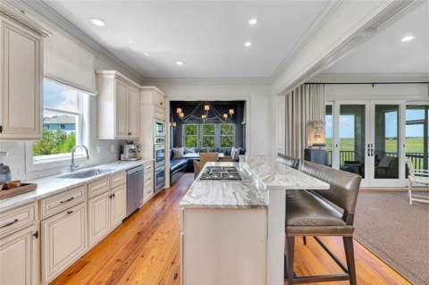 295 Mcintosh Avenue, St. Simons Island GA - photo 6 of 49