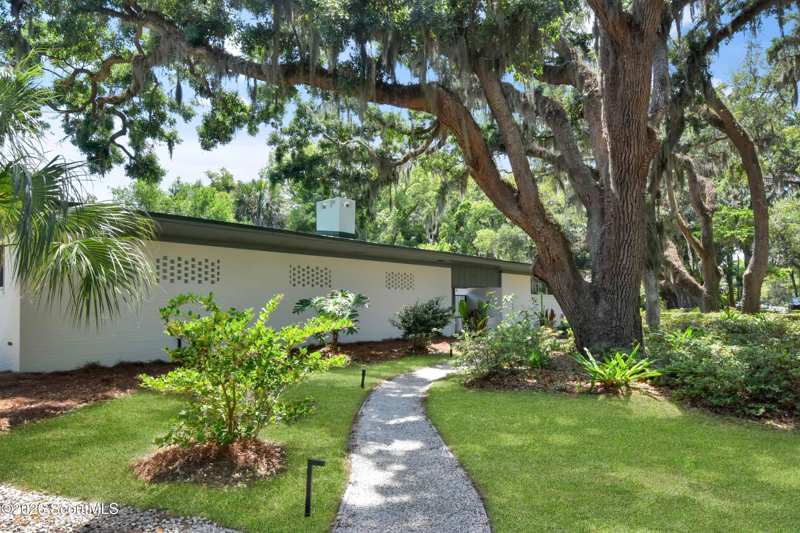 4 bedroom Single Family Residence at 101 Druid Oaks Lane, Druid Oaks, St. Simons Island — photo 1