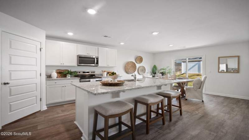 5 bedroom Single Family Residence at 1047 Lakes Boulevard, The Lakes at North Glynn, Brunswick — photo 5