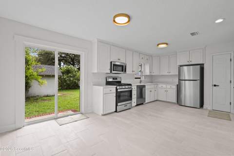 200 Reynolds Street, Brunswick GA - photo 14 of 30
