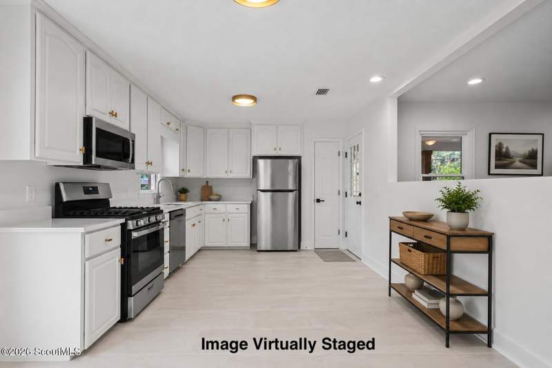 3 bedroom Single Family Residence at 200 Reynolds Street, No Recorded Subdivision, Brunswick — photo 4