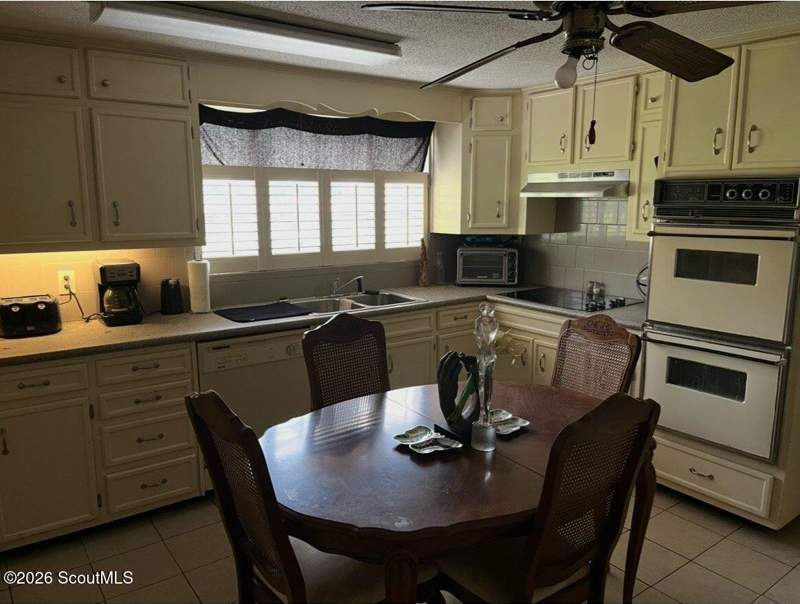 3 bedroom Single Family Residence at 606 Poplar Street, No Recorded Subdivision, Waycross — photo 3