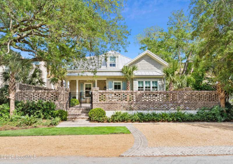 6 bedroom Single Family Residence at 4202 1st Street, East Beach, St. Simons Island — photo 3