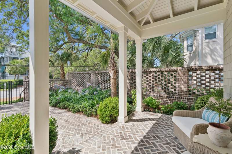 6 bedroom Single Family Residence at 4202 1st Street, East Beach, St. Simons Island — photo 5
