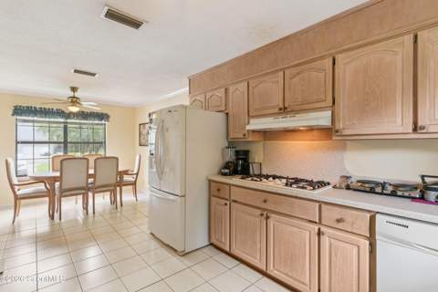205 Twin Lakes Drive, Brunswick GA - photo 9 of 16