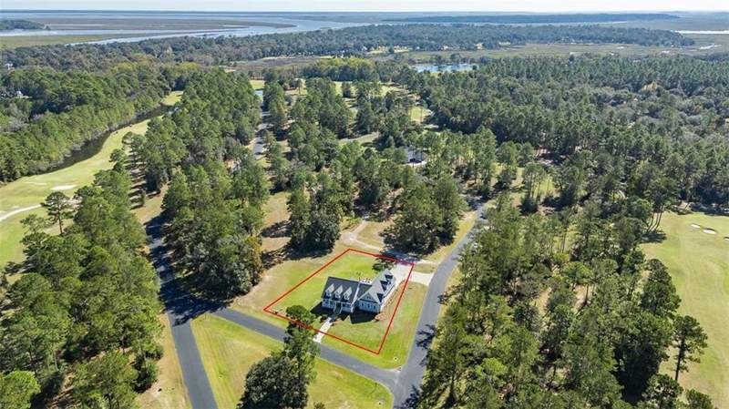 6 bedroom Single Family Residence at 1045 Par Drive, Cooper's Point, Townsend — photo 2