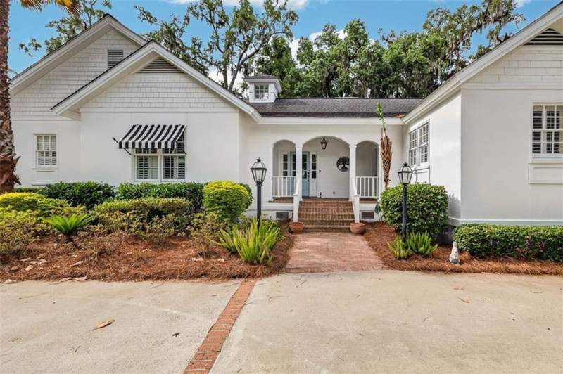 5 bedroom Single Family Residence at 203 Merion Street, St. Simons Island Club, St. Simons Island — photo 2