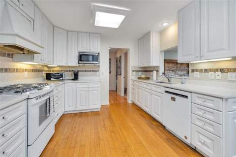 107 Arthur J Moore Drive, St. Simons Island GA - photo 17 of 52