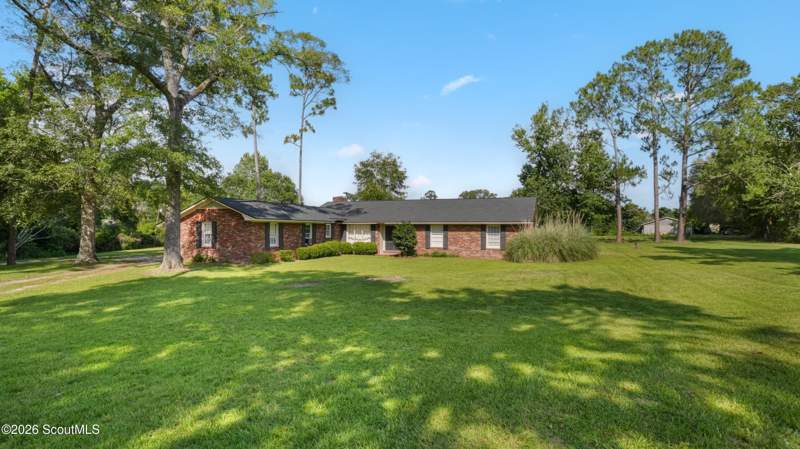 5 bedroom Single Family Residence at 212 Lynwood Road, No Recorded Subdivision, Jesup — photo 2