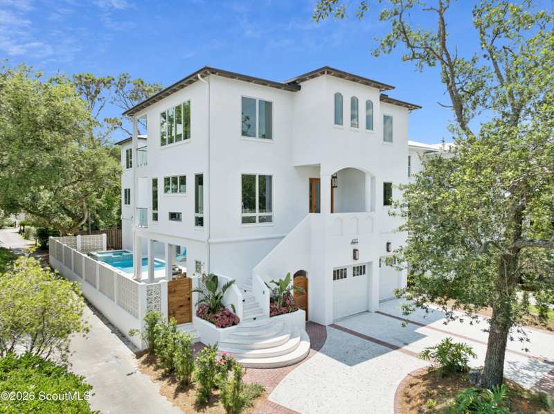 5 bedroom Single Family Residence at 4217 Fourth Street, East Beach, St. Simons Island — photo 1