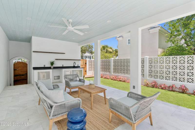 5 bedroom Single Family Residence at 4217 Fourth Street, East Beach, St. Simons Island — photo 4