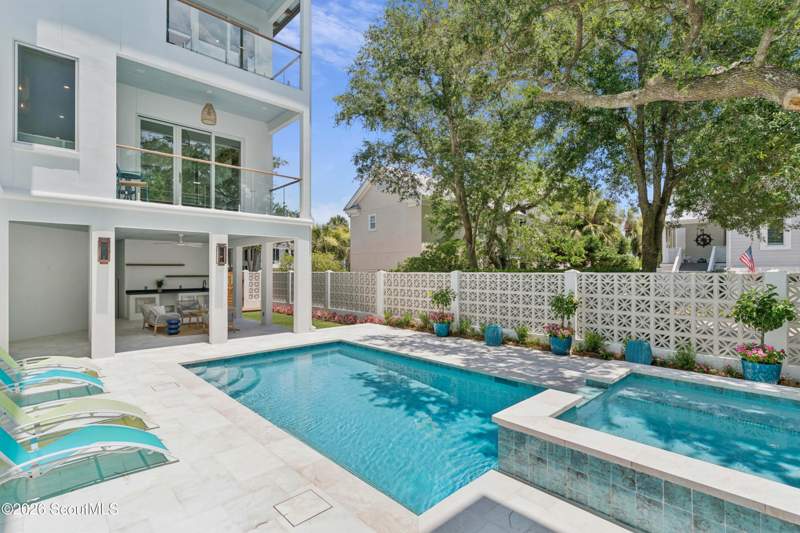 5 bedroom Single Family Residence at 4217 Fourth Street, East Beach, St. Simons Island — photo 2