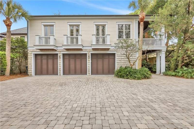6 bedroom Single Family Residence at 1909 Dixon Lane, East Beach, St. Simons Island — photo 5