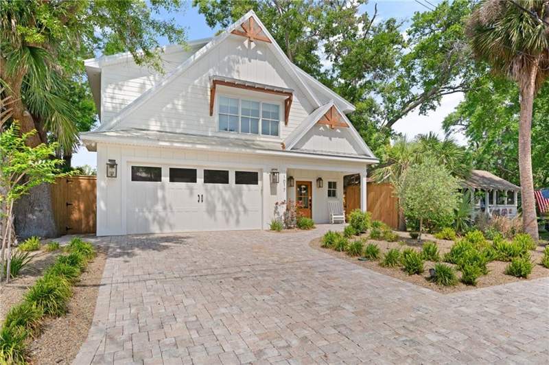 4 bedroom Single Family Residence at 1017 Ocean View Avenue, Ocean View Gardens, St. Simons Island — photo 2