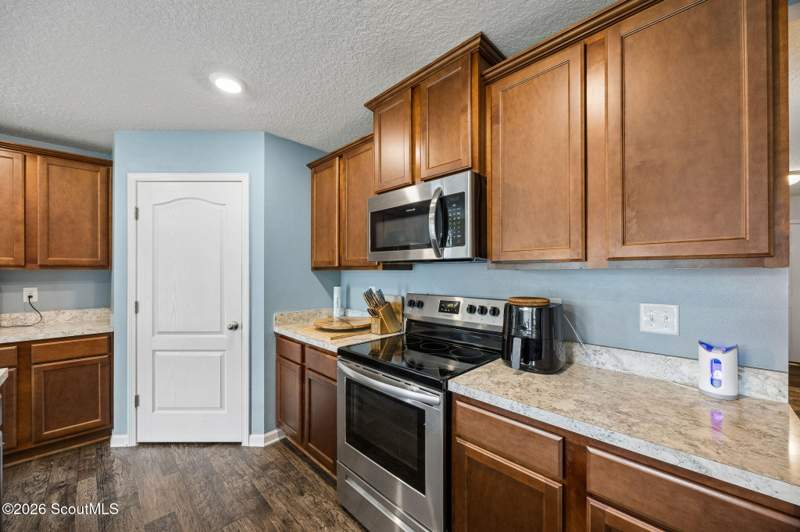 4 bedroom Single Family Residence at 302 Cedar Breeze Drive, Waters Edge, Kingsland — photo 3