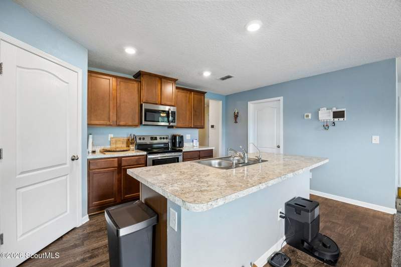 4 bedroom Single Family Residence at 302 Cedar Breeze Drive, Waters Edge, Kingsland — photo 4
