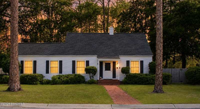 3 bedroom Single Family Residence at 713 Magnolia Drive, No Recorded Subdivision, Waycross — photo 1