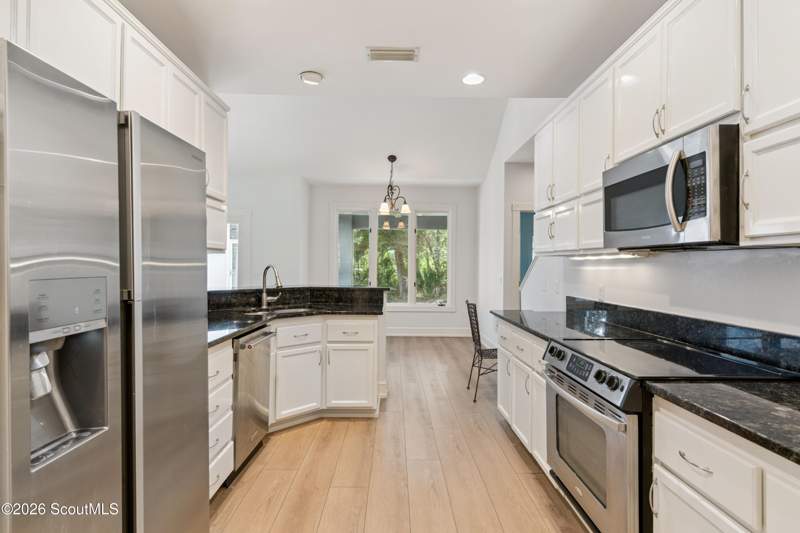 5 bedroom Single Family Residence at 400 Vassar Point Drive, Vassar Point, St. Simons Island — photo 5
